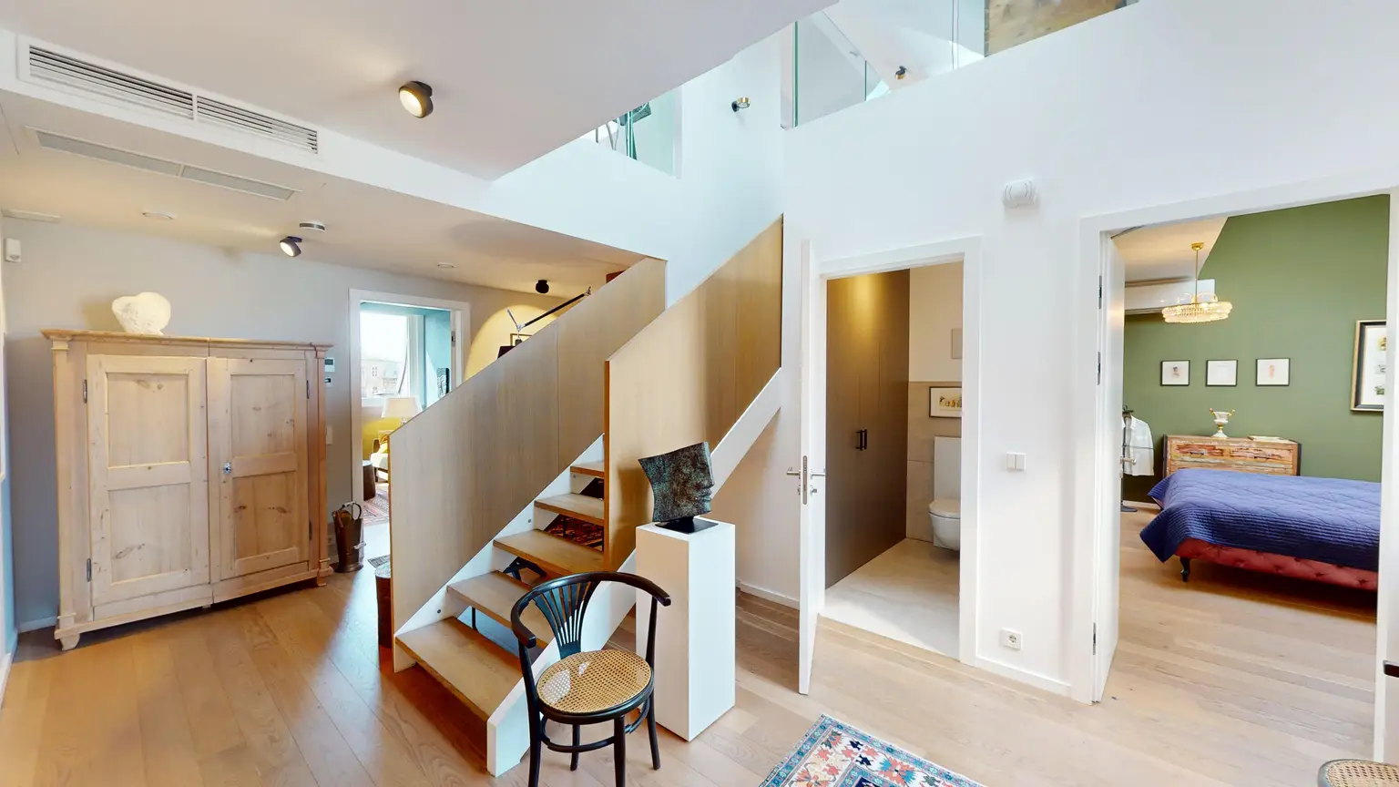 Cottageviertel I Traumhafte Dachwohnung im Jugendstil-Palais I Garagenplatz