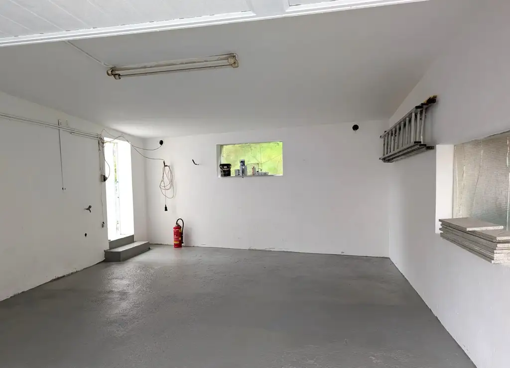 Liebevoll saniertes Einfamilienhaus in Ruhelage m. Doppelgarage - wartet auf Ihren Einzug