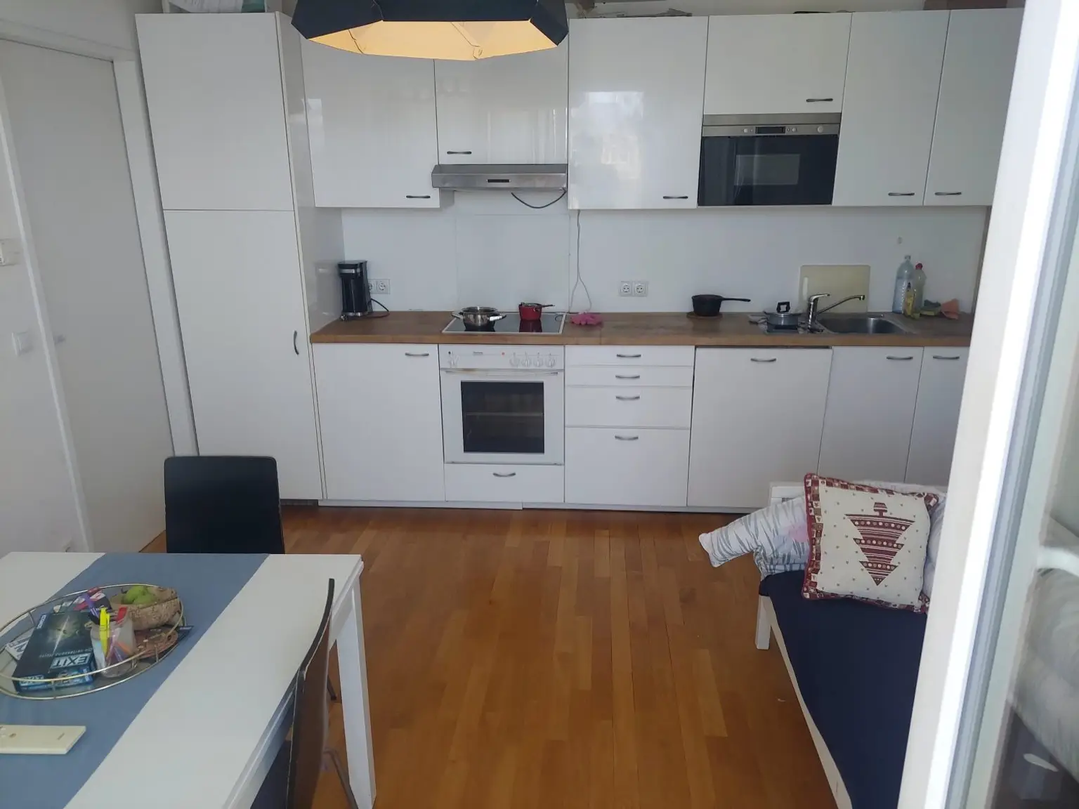 Ein WG-Zimmer in der Lorystraße wartet auf DICH!