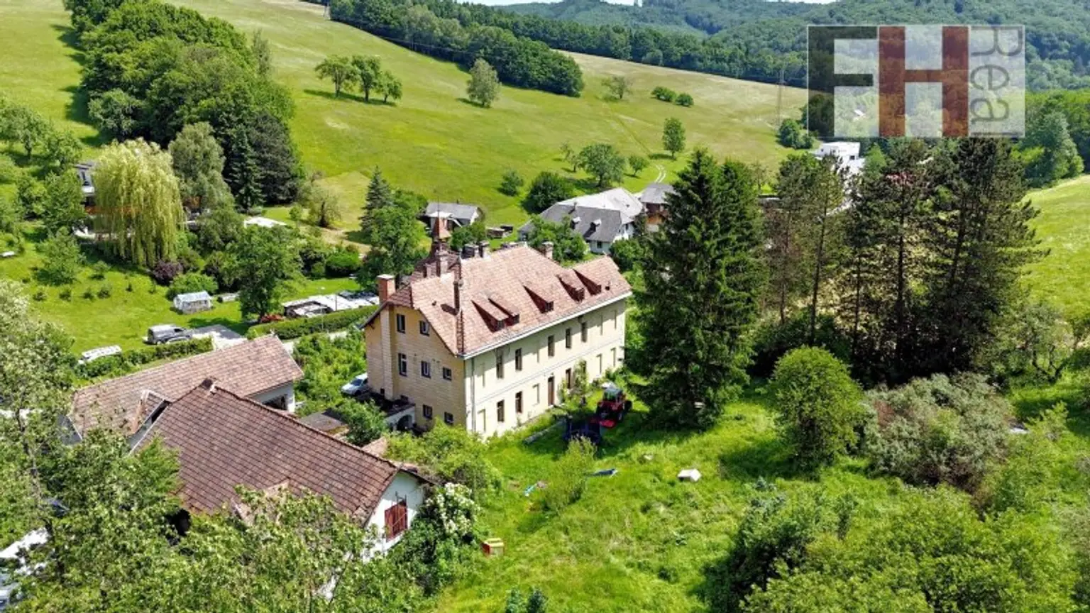 Herrschaftliches, historisches Anwesen, 94.000m² Grund, WNFL 720m², absolute Ruhelage in Pressbaum!