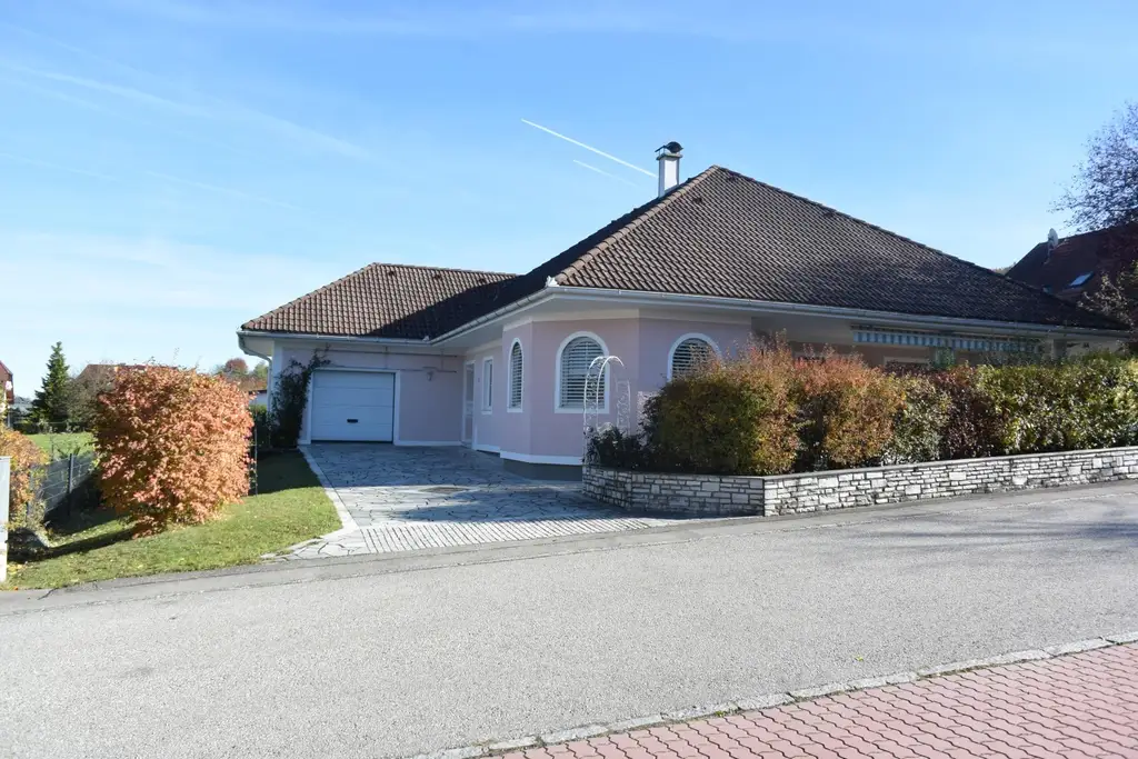 Schöner, sehr gepflegter Bungalow