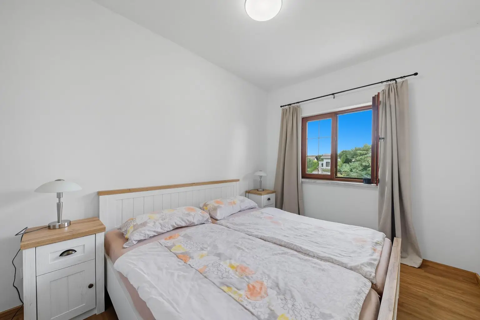 GARTENTRAUM MIT EIGENEM SEEZUGANG AM MARIENSEE- MODERN RENOVIERTES KLEINWOHNHAUS SOFORT BEZIEHBAR!