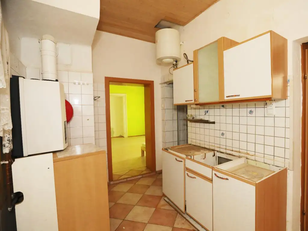 Renovierungsbedürftiges ZInshaus mit aureichend Parkplätzen im Trendbezirk Graz/Lend