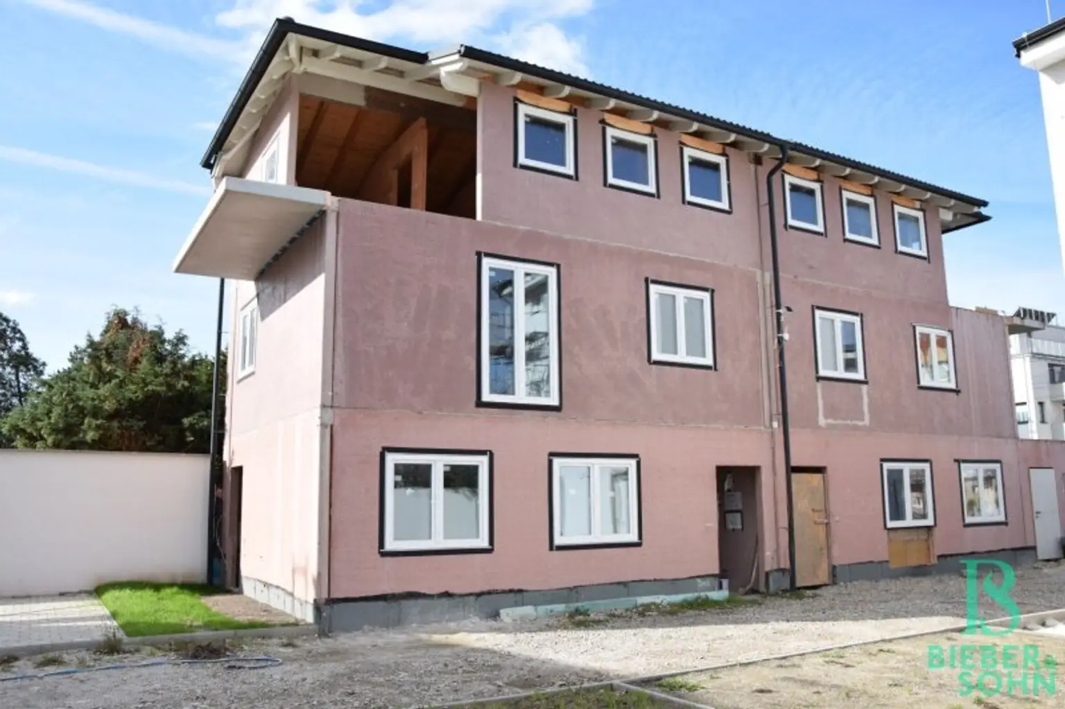 Reihenhaus in feiner, "privater" Anlage - erweiterter Rohbau! PROVISIONSFREI