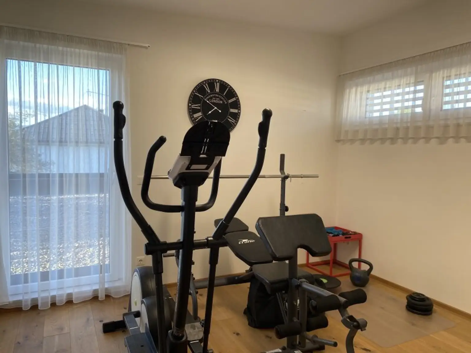 Modernes Wohnhaus  mit angrenzender Café-Bar und 2200m2 Grundstück