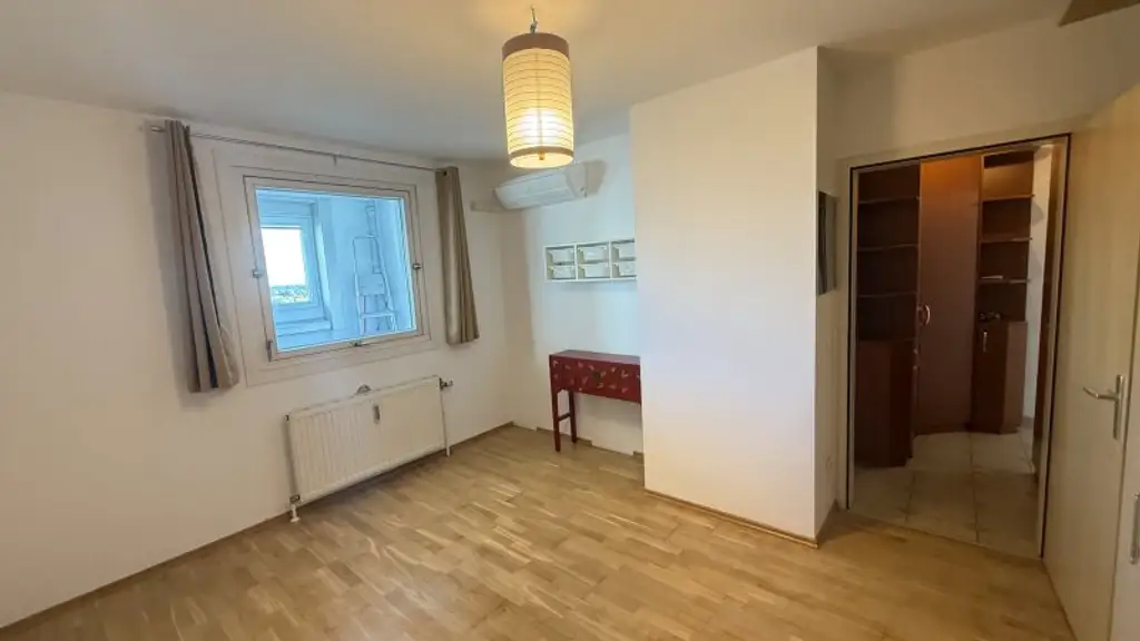 Teilmöblierte 3 Zimmer mit Klima und verglaster Loggia ***** spektakulärer Weitblick + optionaler Garagenstellplatz *****