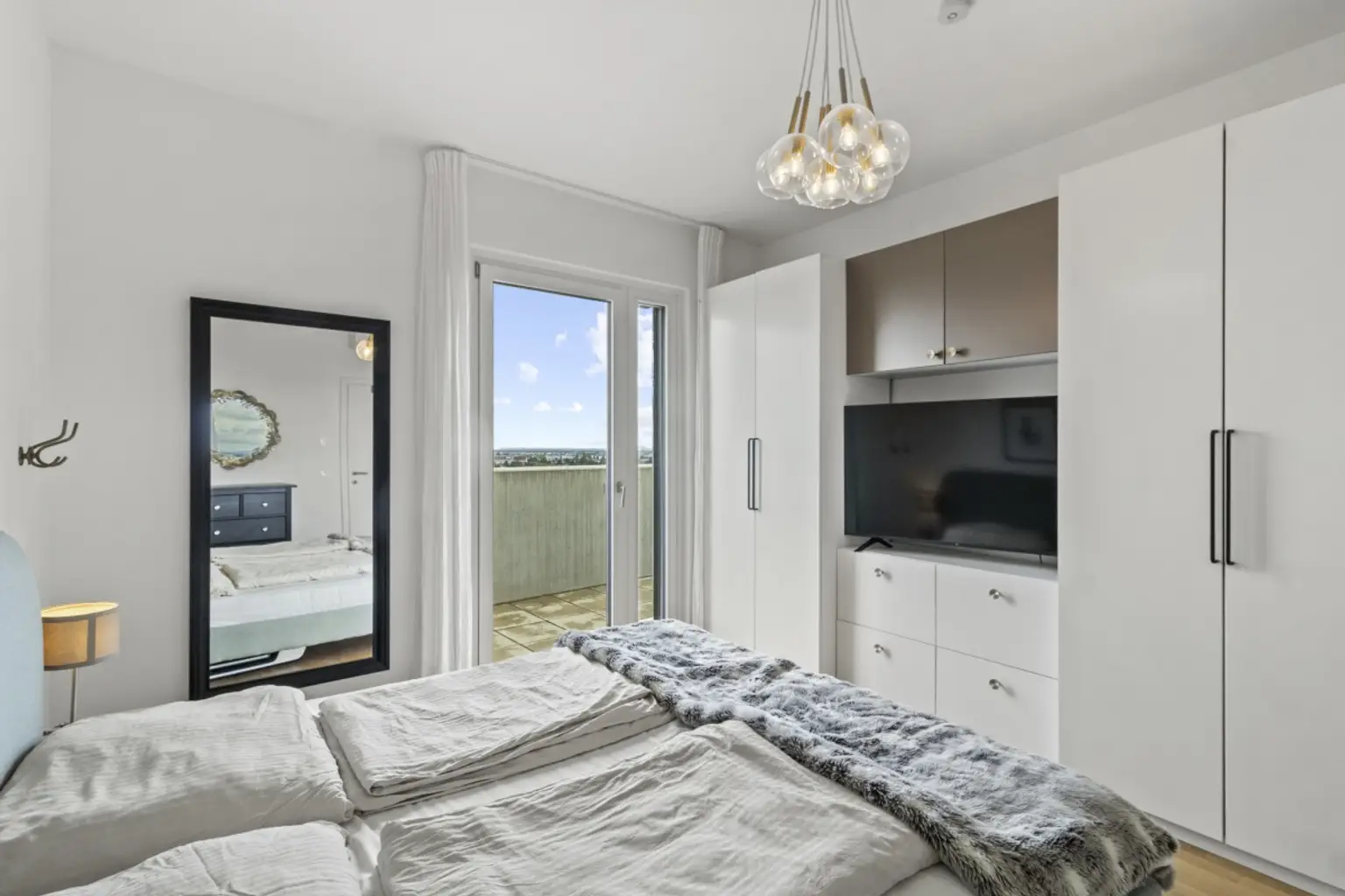 N | ++ DREI ZIMMER im DG ++ Stilvolles Wohnen mit FERNBLICK | Prima Service Immobilien