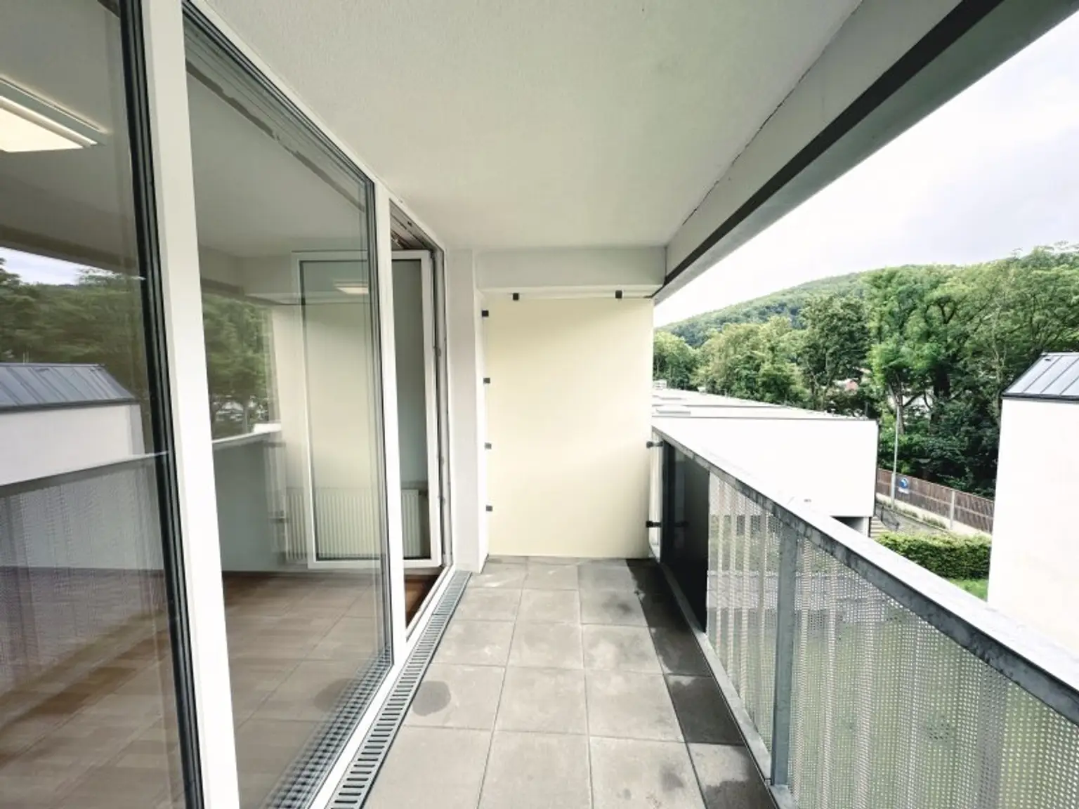 NEU! Preisgünstige 1-Zimmerwohnung mit Loggia nahe Wien zu vermieten! Tiefgaragenstellplätze verfügbar!