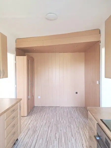 Sanierte  4 Zimmer Wohnung im Haus mit einem großen Garten