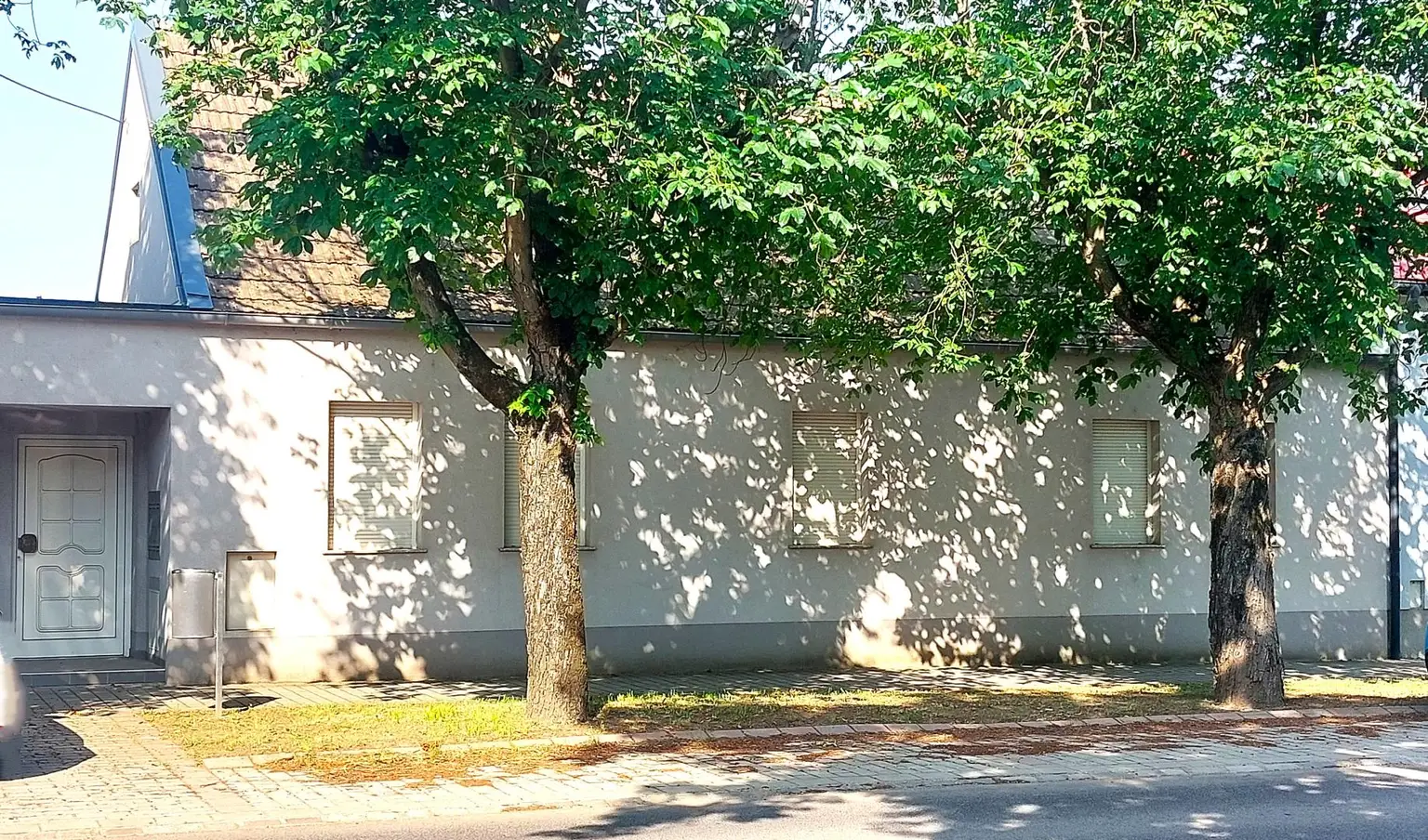 Einfamilienhaus mit doppelgeschoßigem Zubau