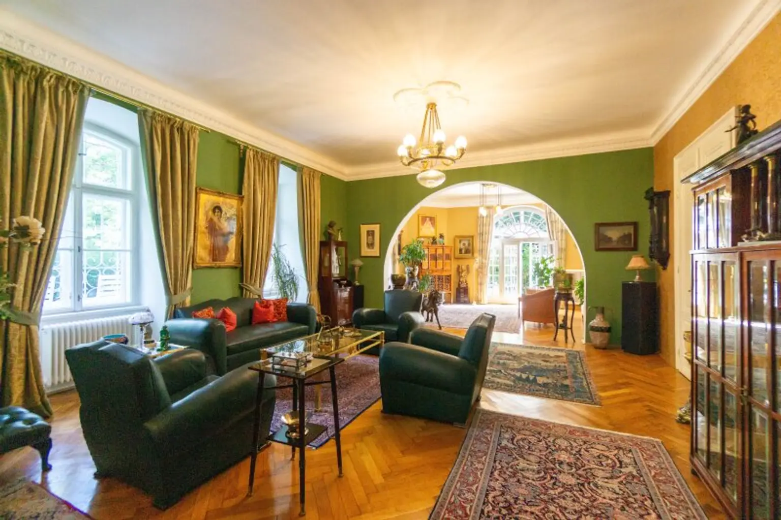 Schlossartige Villa auf über 6.600 m² teilbarem Bauland in einzigartiger Lage Pressbaums