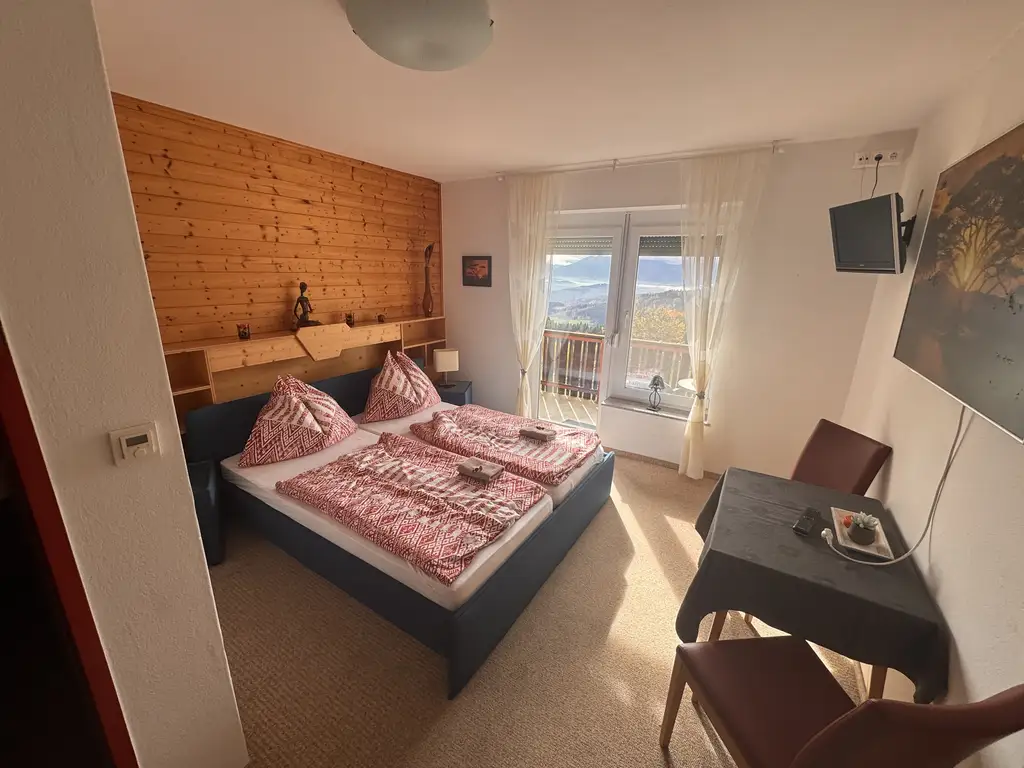 Gästehaus mit 10 Zimmern, privater Wohnung, Restaurant inklusive moderner Gastroküche und Nebengebäude – Ihre perfekte Investitionsmöglichkeit