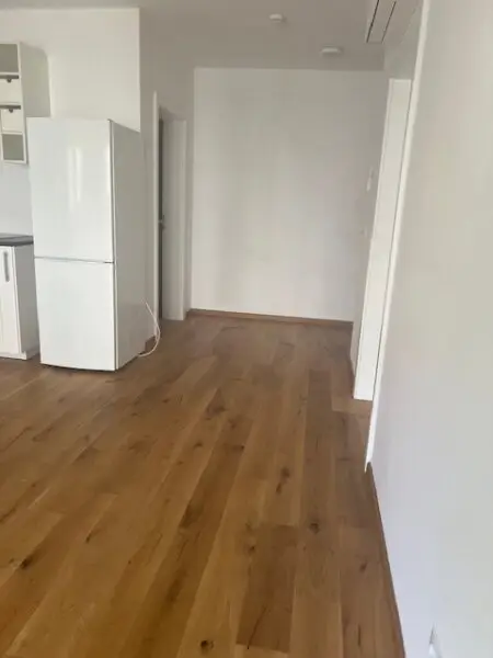 Traumhafte neuwertige 2-Zimmer-Wohnung mit großem Balkon in erstklassiger Lage!