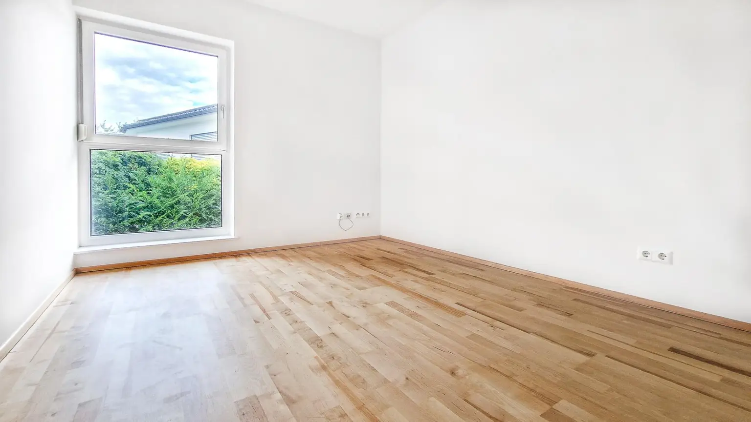 Niedrigenergie-Doppelhaushälfte in Mauer. 5 Zimmer, Terrasse, Garten und Autostellplatz