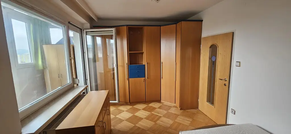 Wohnen ganz oben – 2-Zimmer-Dachgeschoßwohnung mit großer Loggia und Weitblick in Linz-Urfahr