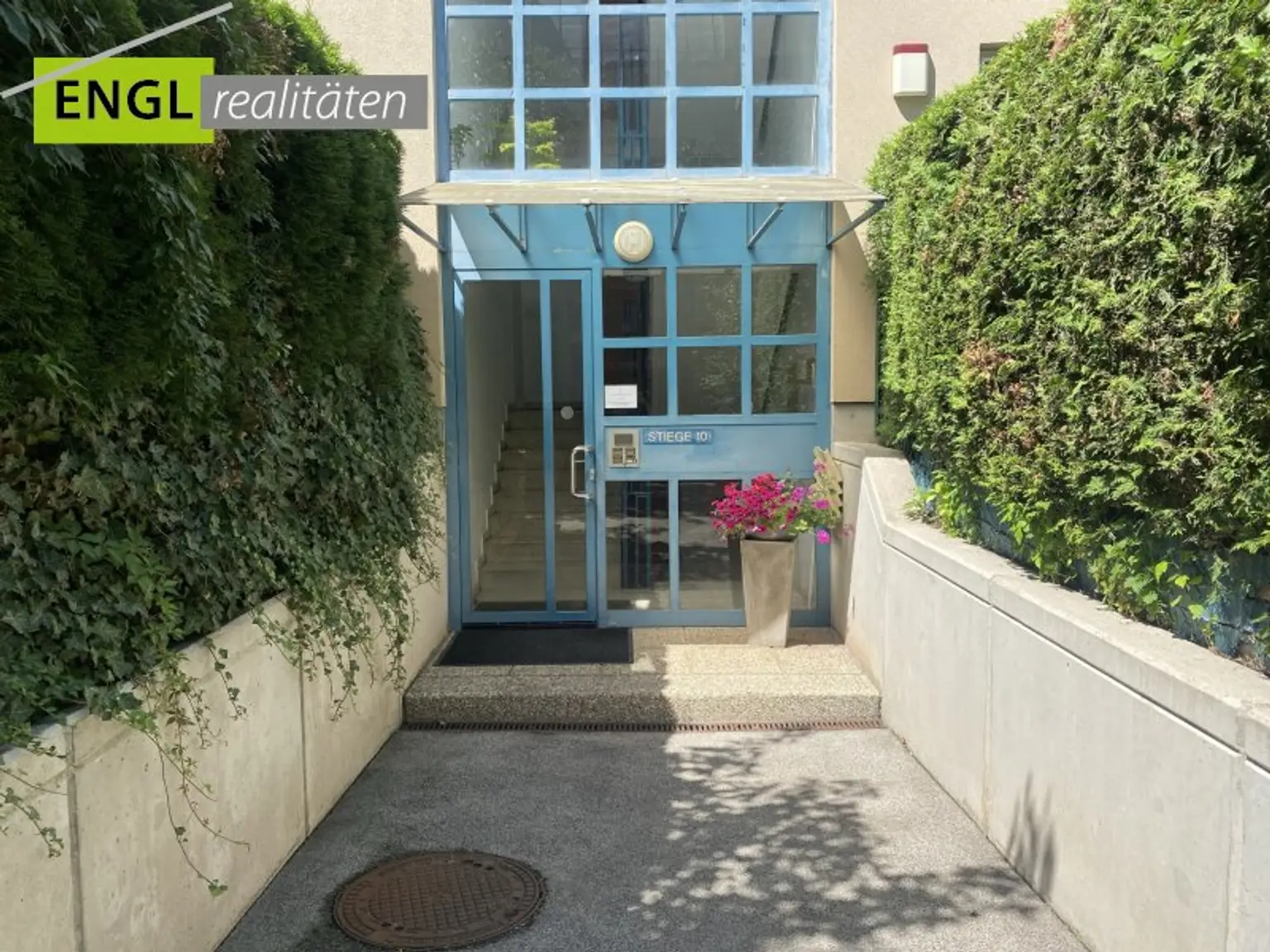SOFORT VERFÜGBAR - AUFSPERREN und EINZIEHEN -voll möbliert - extrem gepflegt helle 3 Zimmerwohnung mit Gartenbenützung