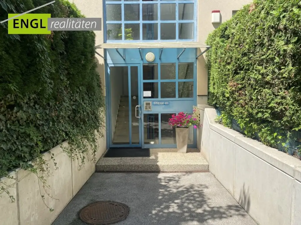 SOFORT VERFÜGBAR - AUFSPERREN und EINZIEHEN -voll möbliert - extrem gepflegt helle 3 Zimmerwohnung mit Gartenbenützung