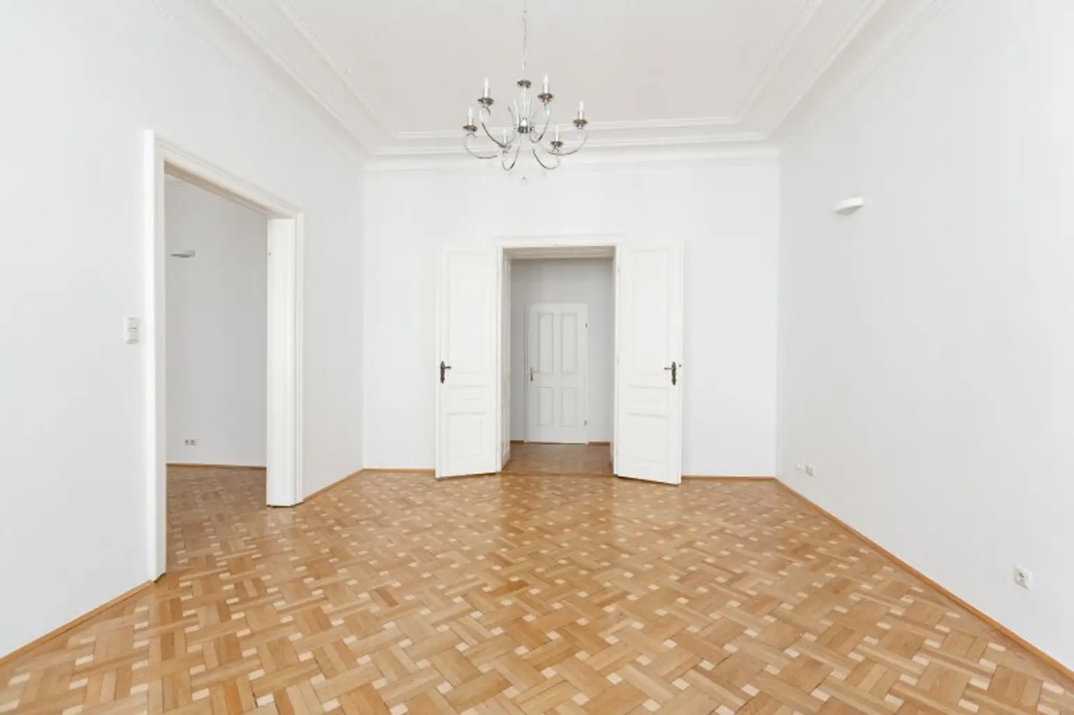 Großzügige, charmante 137 m² Altbauwohnung I perfekter Grundriss