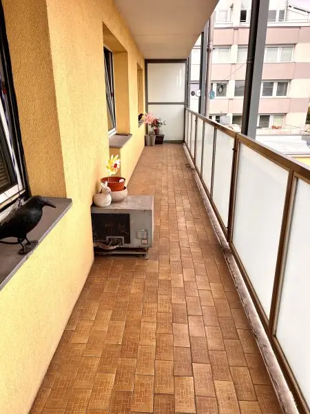 Schnäppchen mit Traumausblick und großer Loggia in Fünfhaus