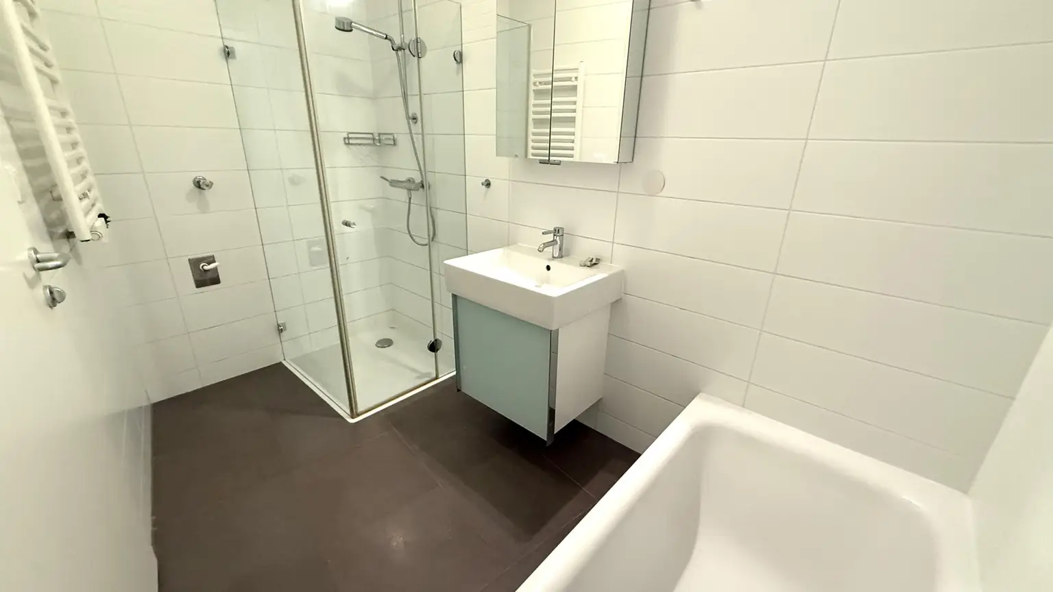 GRINZING!!! Sportliches Paar für moderne Balkonwohnung im 2.OG ohne Lift gesucht! :)