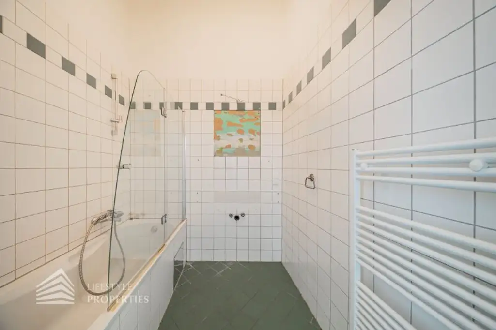 Helle 2-Zimmer Wohnung, Nähe Landstraße Hauptstraße