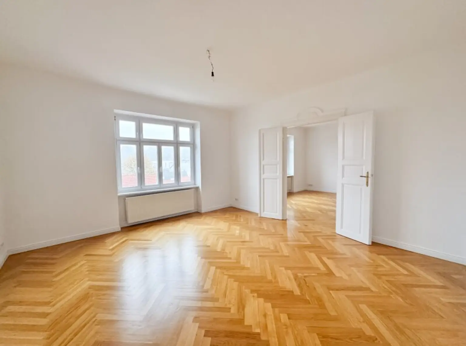 Repräsentatives Altbaubüro mit 2 Balkonen und Blick auf das Stift Klosterneuburg