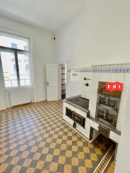 Unbefristete 140m² Stilaltbaumiete mit verglaster Wintergartenveranda, Gartenblick u. historischen Kachelöfen