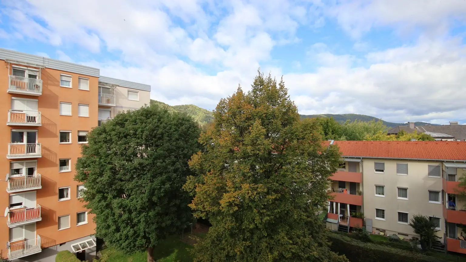 Sanierungsbedürftige 2- Zimmer-Wohnung mit Balkon