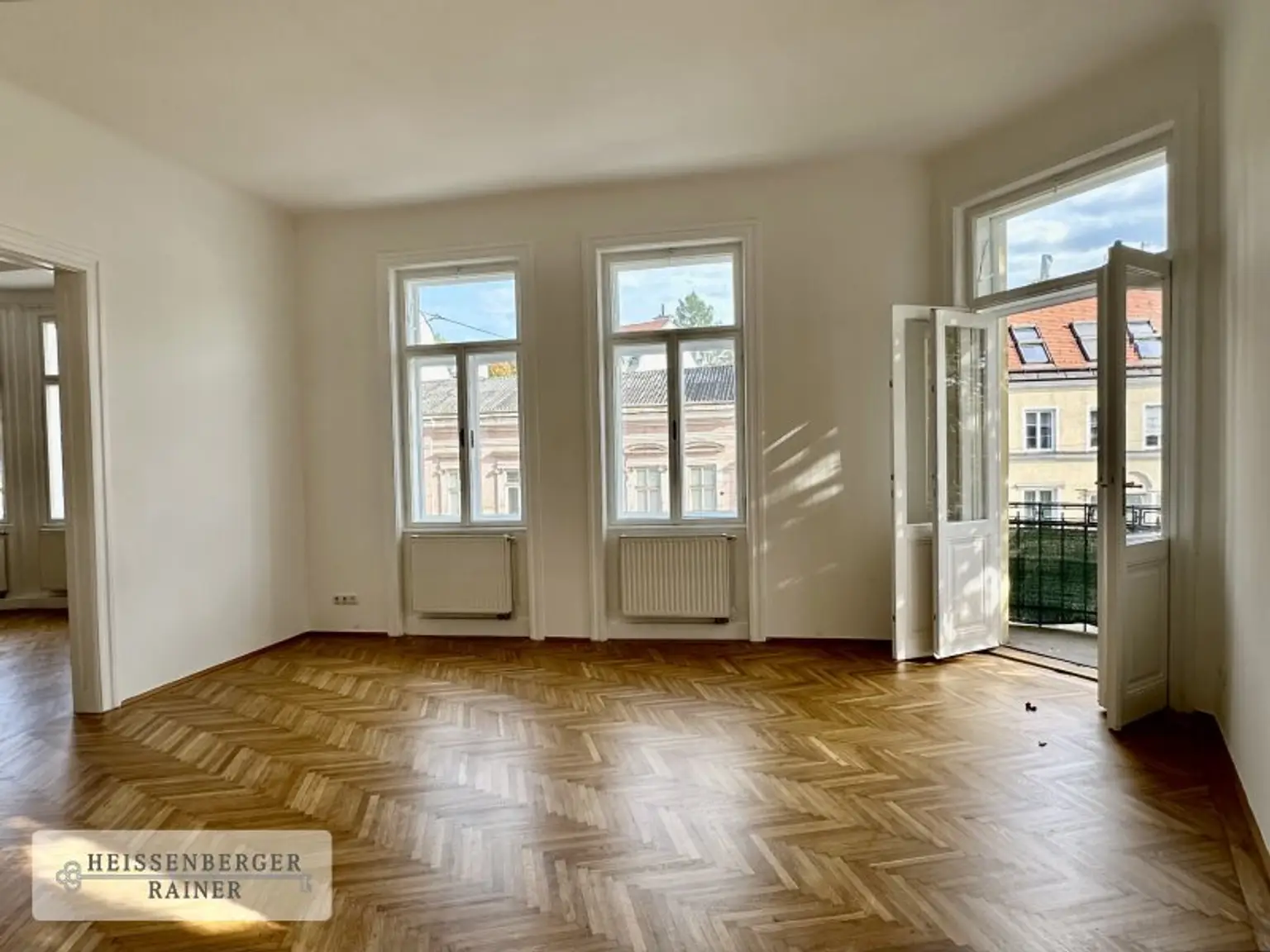 BELETAGE IN ALTHIETZING /// UNTER ST. VEIT /// GROSSZÜGIGE ALTBAUWOHNUNG