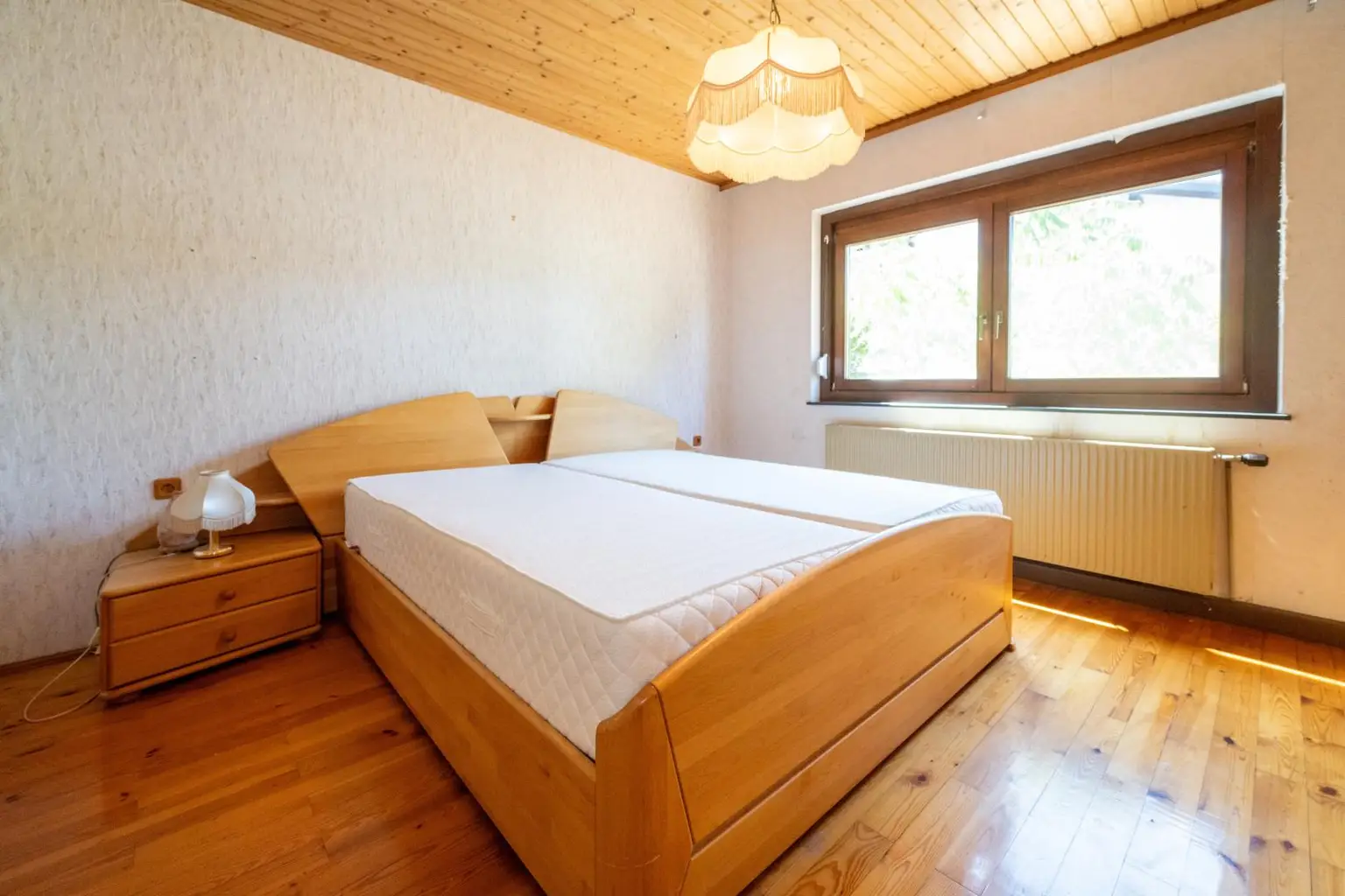 Schlafzimmer (EG)