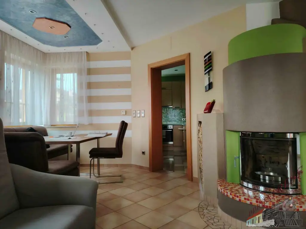 Tolles Einfamilienhaus mit Pool, Panorama-Ausblick und moderner PV-Anlage – hier fühlt sich Ihre Familie zuhause!