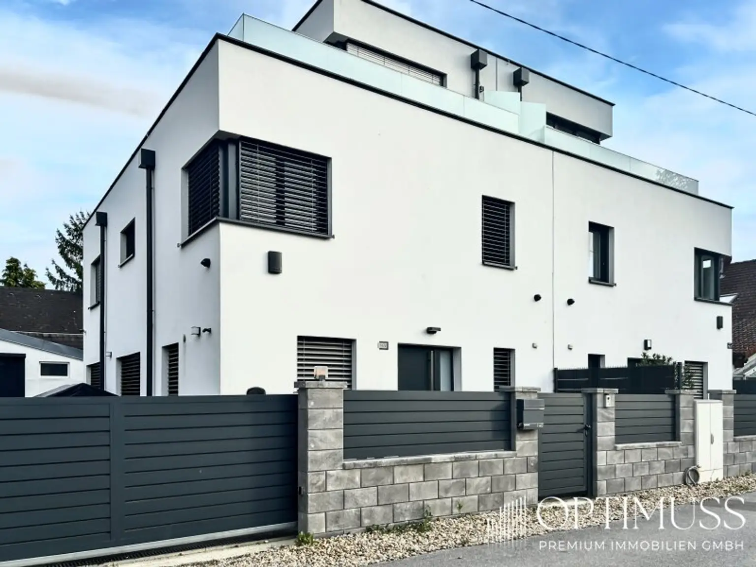 Moderne Doppelhaushälfte mit Terrasse, Pool , Garten & hochwertiger Ausstattung - Exklusives Wohnen in Gerasdorf !