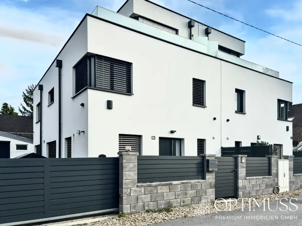 Moderne Doppelhaushälfte mit Terrasse, Pool , Garten & hochwertiger Ausstattung - Exklusives Wohnen in Gerasdorf !