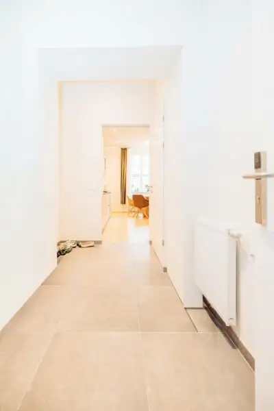 AB 01. JANUAR VERFÜGBAR I MODERNES WOHNEN IN ZENTRALER LAGE I STILVOLLE EINBAUKÜCHE I KPL8 – KOMFORT TRIFFT INTELLIGENTE TECHNIK I WALK-IN-DUSCHE I HAUSTIERFREUNDLICH I