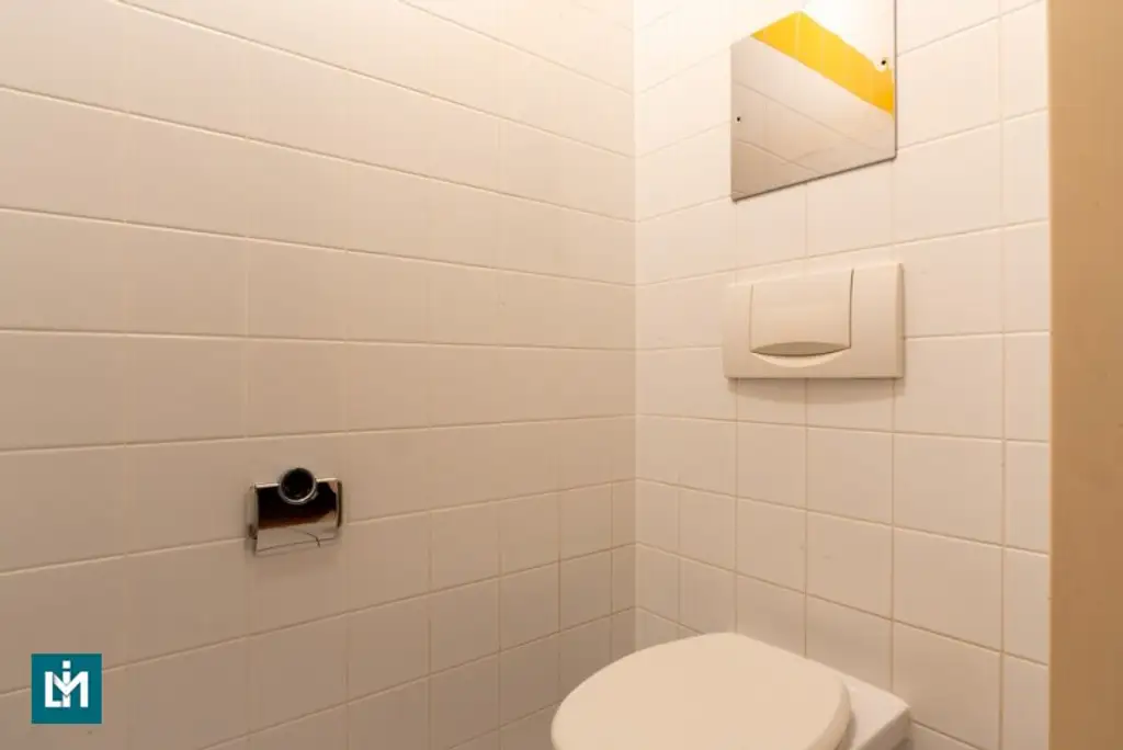 SCHÖNE 2 - ZIMMER WOHNUNG / NÄHE KRANKENHAUS GÖTTLICHER HEILAND