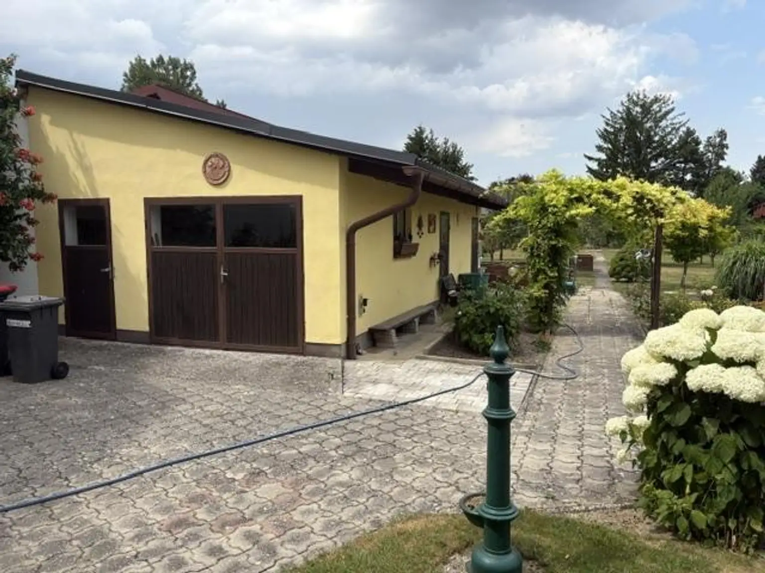 16 Garage