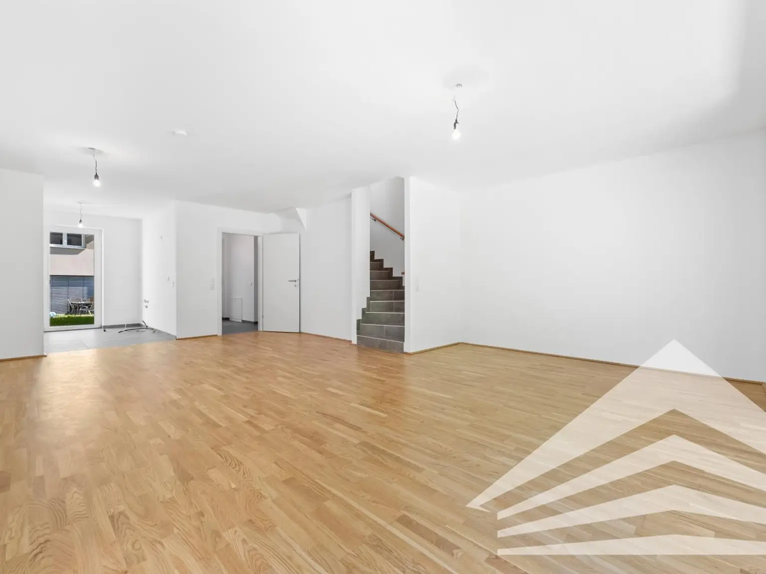 Pichling/Ebelsberg: Unterkellertes Reihenhaus mit Dachterrasse zum Erstbezug!