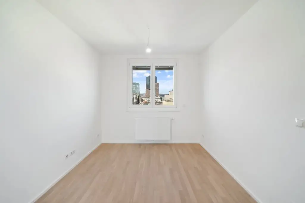 Generalsanierte Eigentumswohnung auf drei Ebenen mit zwei Terrassen - Gegenüber Sofiensäle