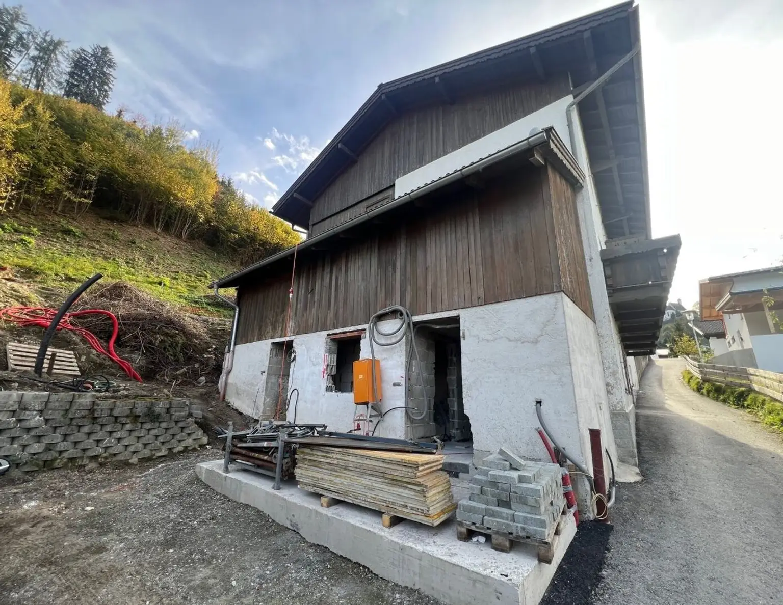 Baugrundstück mit Altbestand in Aussichtslage