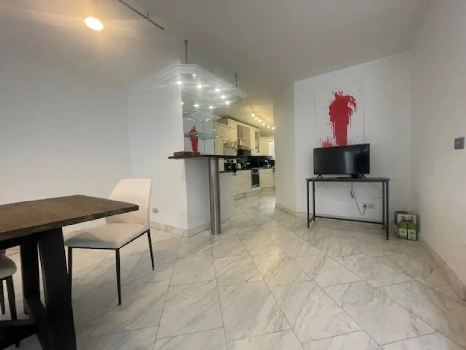 Möblierte Dachgeschoss Maisonette, 5 Zimmer, +3 (4) Schlafzimmer, 2 Bäder, Terrasse, offener Kamin - sehr attraktive Wohnung | furnished 4 BR apartment with 3 bathroom and terrace
