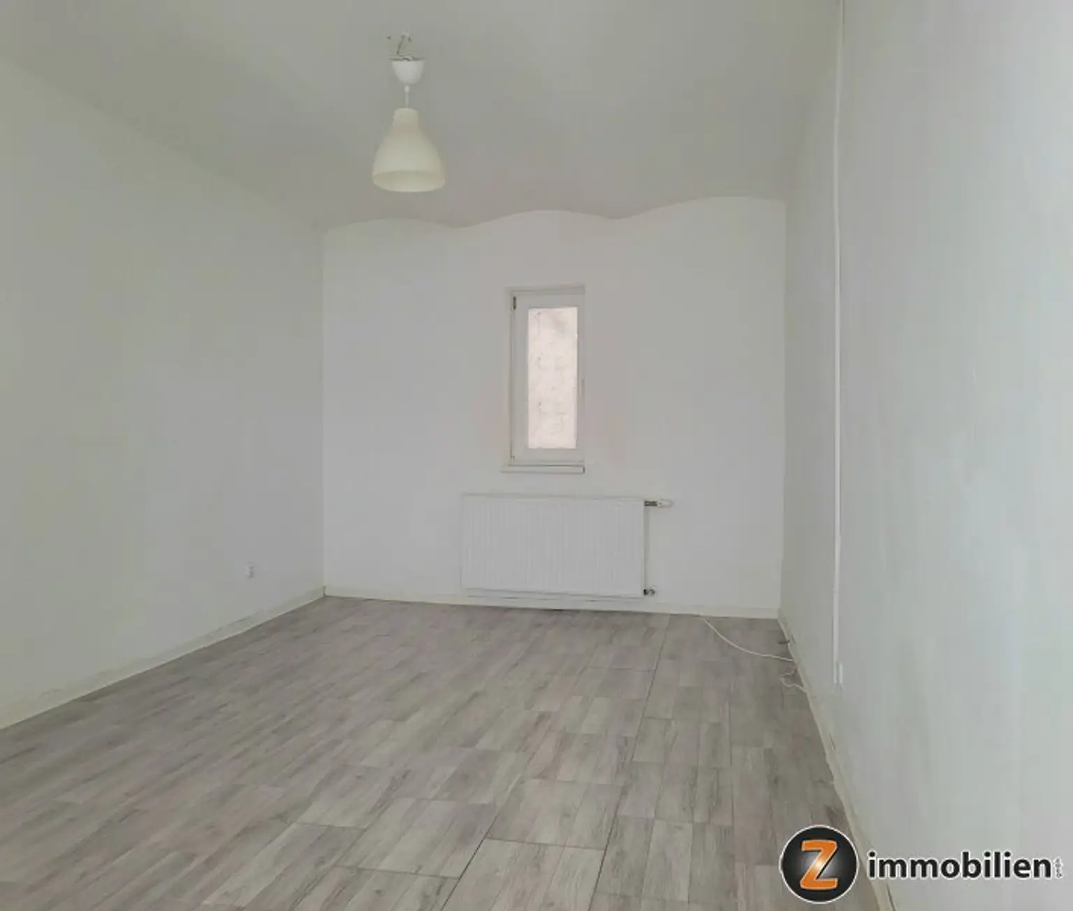 Geräumiges Landhaus mit uneinsehbarem Grundstück