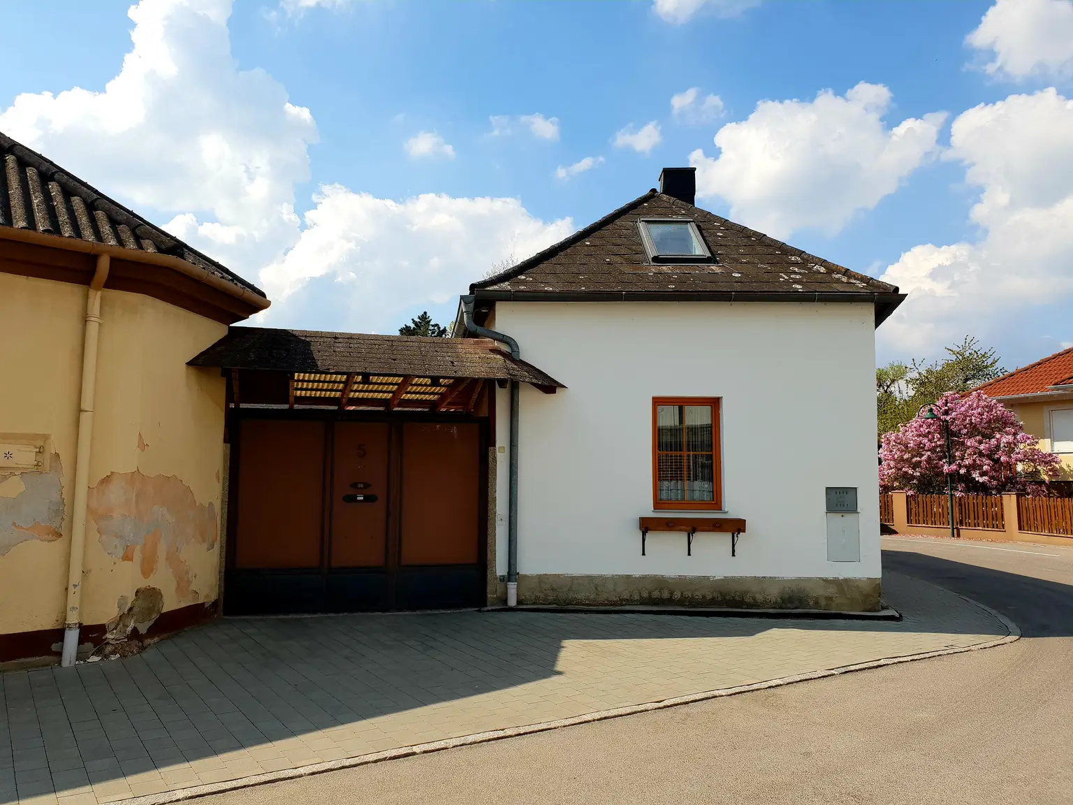 Bauernhaus mit zwei Wohneinheiten + Nebengebäude!