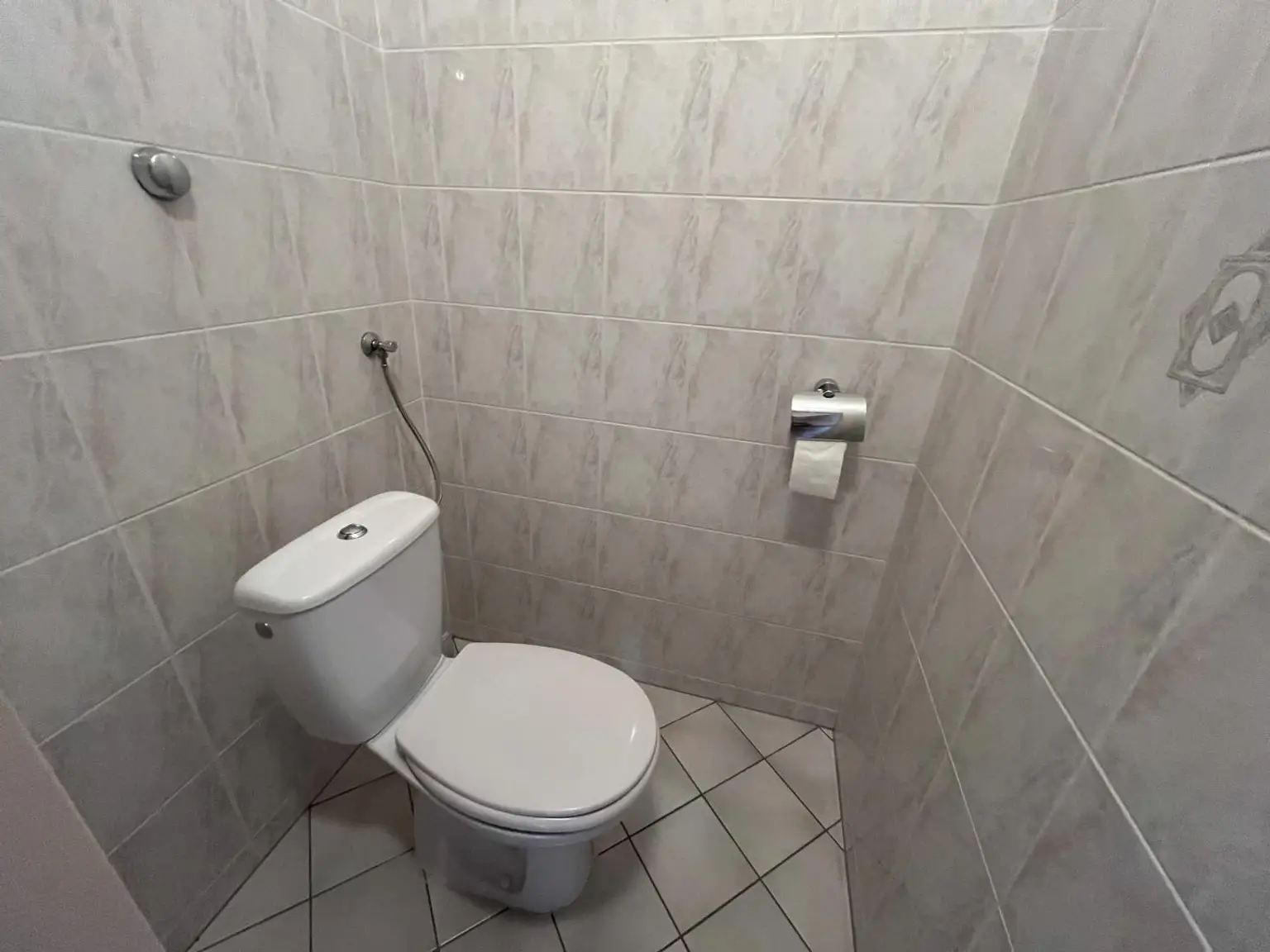 separates WC