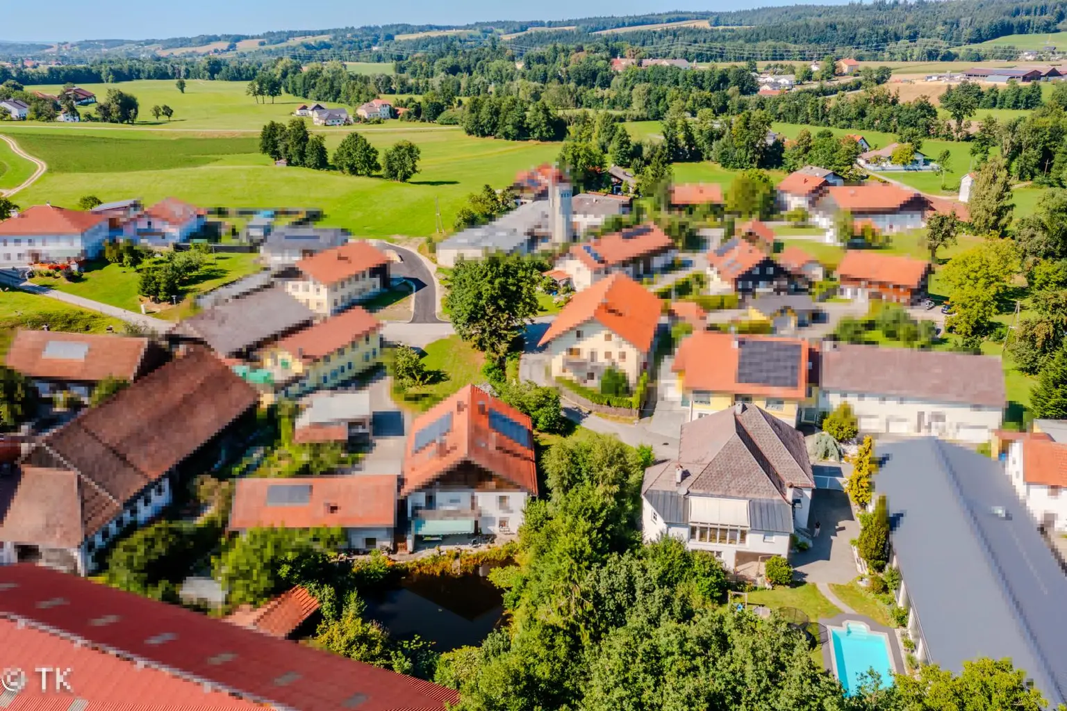 Großzügiges Wohnhaus mit Pool