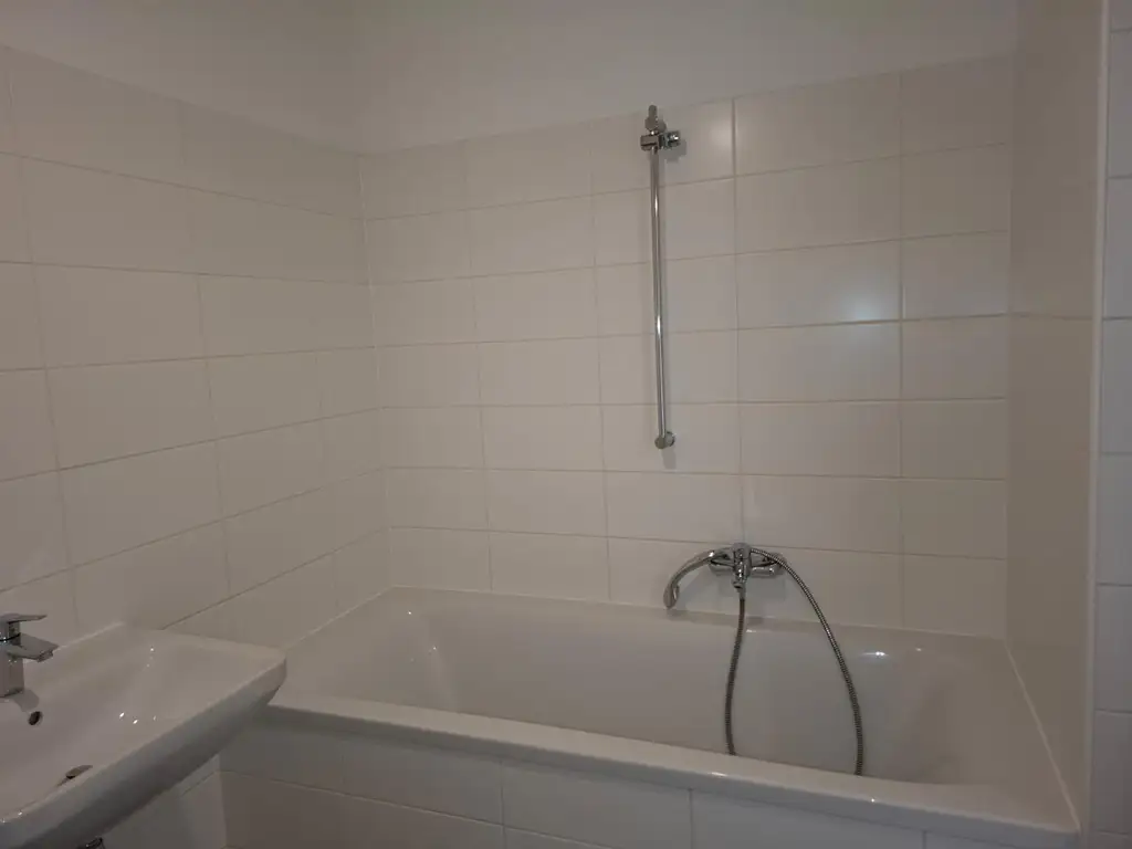 2-Zimmer-Wohnung mit Terrasse und Eigengarten und 2 Parkplätzen (1 x in Tiefgarage) zu vermieten