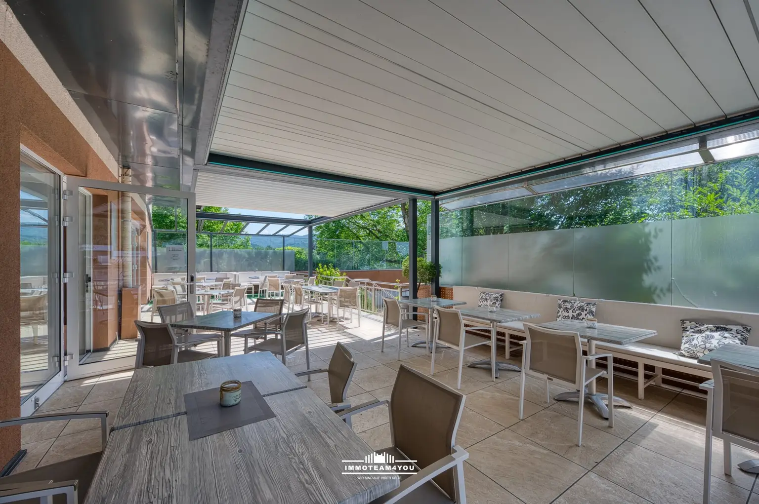 Überdachter Gastgarten DSC_2951