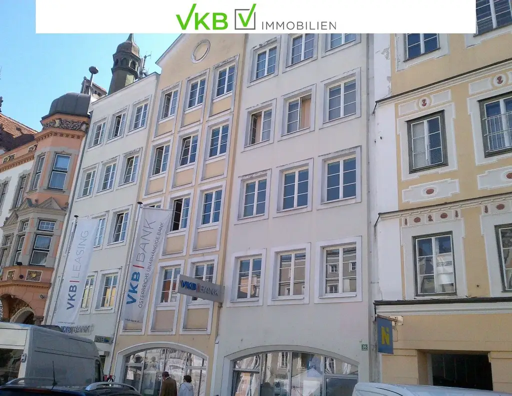 Braunau/Inn: Altbau-Mietwohnung in Braunau, direkt am Stadtplatz - auch als Büro nutzbar !