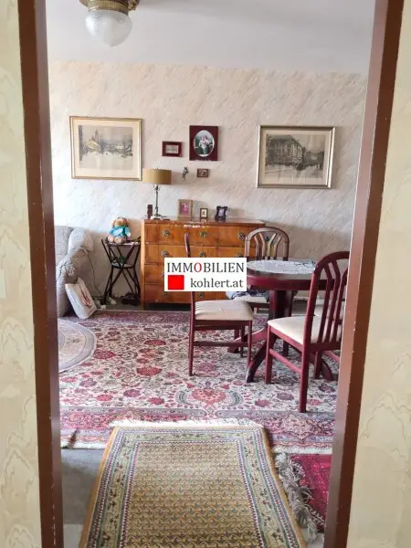 ****GELEGENHEIT, SONNIGE EIGENTUMSWOHNUNG MIT LOGGIA, ALLE NEBENRÄUME, HOHER LIFTSTOCK