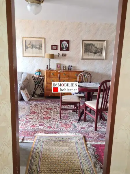 ****GELEGENHEIT, SONNIGE EIGENTUMSWOHNUNG MIT LOGGIA, ALLE NEBENRÄUME, HOHER LIFTSTOCK