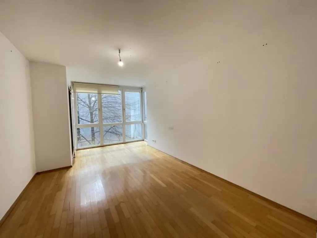 3 Zimmer Wohnung mit Gemeinschaftsdachterrasse direkt beim Karlsplatz!